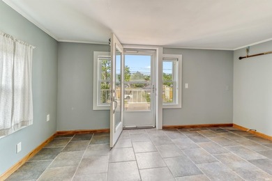 Lake living in this adorable 1 bedroom, 2 full bath year-round - photo 10