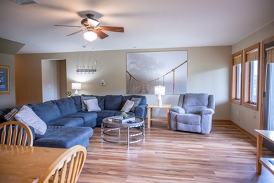 Highly desirable *05* unit condo in an excellent location! This - photo 4