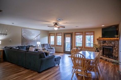 Highly desirable *05* unit condo in an excellent location! This - photo 8