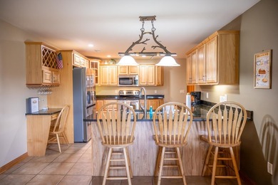 Highly desirable *05* unit condo in an excellent location! This - photo 9