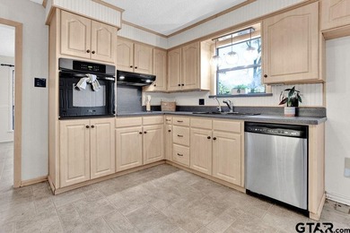 This comfortable home is nestled back in the pine trees on a - photo 11