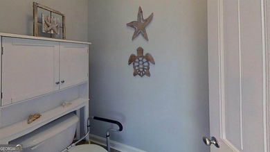 Feel right at home with this beautiful 3,000+ sqft home which - photo 11