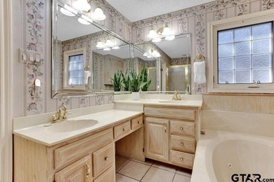 This comfortable home is nestled back in the pine trees on a - photo 17