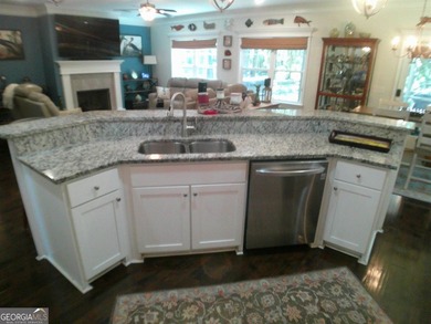 Feel right at home with this beautiful 3,000+ sqft home which - photo 17
