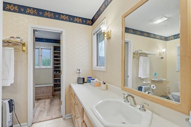 Brand new floors in this beautiful, expansive, 4 bedroom, 5.5 - photo 20