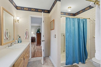 Brand new floors in this beautiful, expansive, 4 bedroom, 5.5 - photo 22