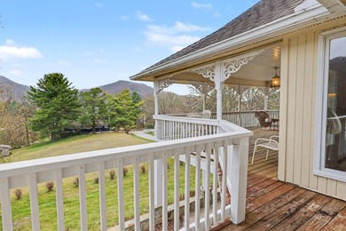 Brand new floors in this beautiful, expansive, 4 bedroom, 5.5 - photo 27