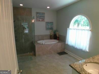 Feel right at home with this beautiful 3,000+ sqft home which - photo 30