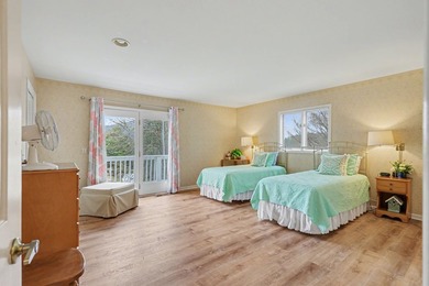 Brand new floors in this beautiful, expansive, 4 bedroom, 5.5 - photo 31