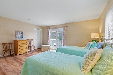 Brand new floors in this beautiful, expansive, 4 bedroom, 5.5 - photo 32