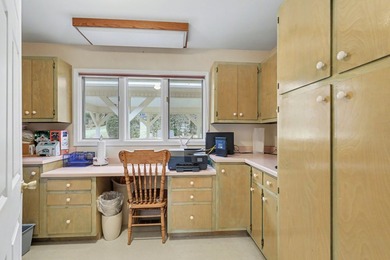 Brand new floors in this beautiful, expansive, 4 bedroom, 5.5 - photo 34