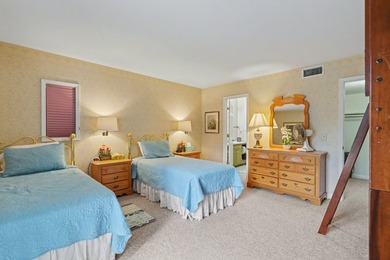 Brand new floors in this beautiful, expansive, 4 bedroom, 5.5 - photo 36