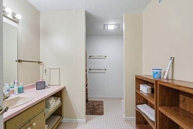 Brand new floors in this beautiful, expansive, 4 bedroom, 5.5 - photo 37