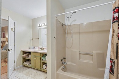 Brand new floors in this beautiful, expansive, 4 bedroom, 5.5 - photo 38
