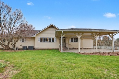 Brand new floors in this beautiful, expansive, 4 bedroom, 5.5 - photo 56