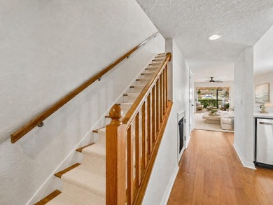 Virtually Staged. RARE WATERFRONT END-UNIT in Carrollwood - photo 6