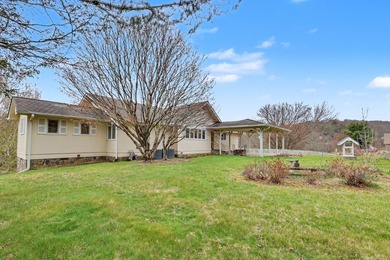 Brand new floors in this beautiful, expansive, 4 bedroom, 5.5 - photo 57