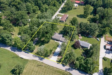 Move in ready in a great location! Sitting on 1 acre minutes to - photo 2