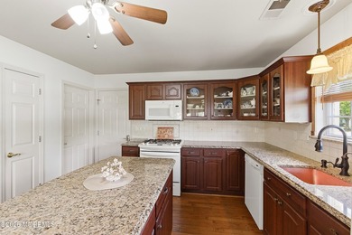 Welcome to the desirable Lake Ridge community! This spacious - photo 11