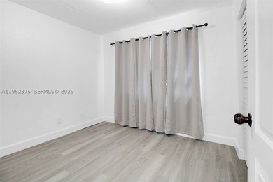 Miami Duplex for Sale! This duplex offers two units: a spacious - photo 12