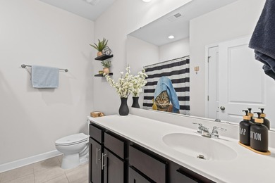 Single-story 3-bedroom home with pond views, paid-off solar - photo 16