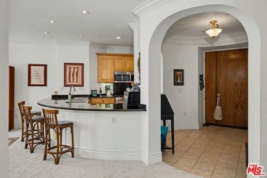Spectacular 2 bed/2 bath + family room and stunning large - photo 17
