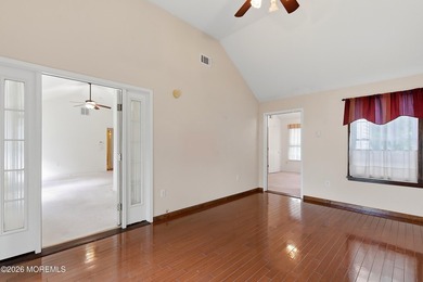 Welcome to the desirable Lake Ridge community! This spacious - photo 18