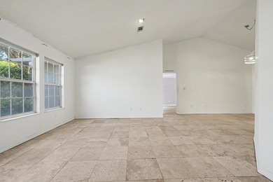 REO. Spacious 4-bedroom, 2-bath home with a screened inground - photo 21