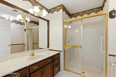 Welcome to the desirable Lake Ridge community! This spacious - photo 21
