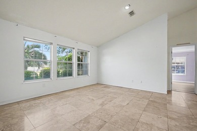 REO. Spacious 4-bedroom, 2-bath home with a screened inground - photo 22
