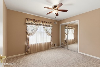 Welcome to the desirable Lake Ridge community! This spacious - photo 23