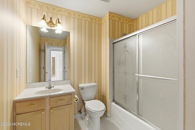 Welcome to the desirable Lake Ridge community! This spacious - photo 24