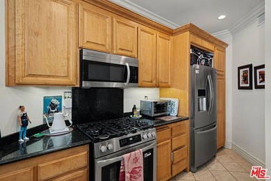 Spectacular 2 bed/2 bath + family room and stunning large - photo 25