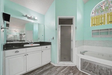 REO. Spacious 4-bedroom, 2-bath home with a screened inground - photo 33