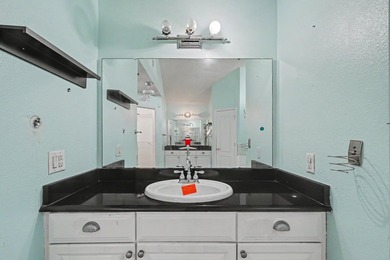 REO. Spacious 4-bedroom, 2-bath home with a screened inground - photo 34
