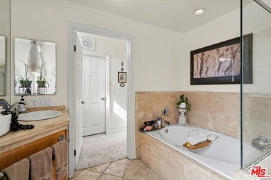 Spectacular 2 bed/2 bath + family room and stunning large - photo 35