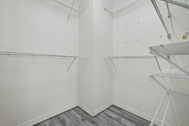REO. Spacious 4-bedroom, 2-bath home with a screened inground - photo 39