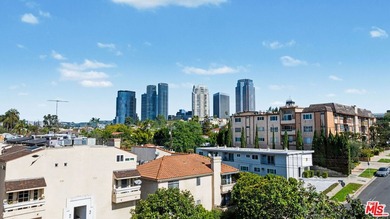 Spectacular 2 bed/2 bath + family room and stunning large - photo 46