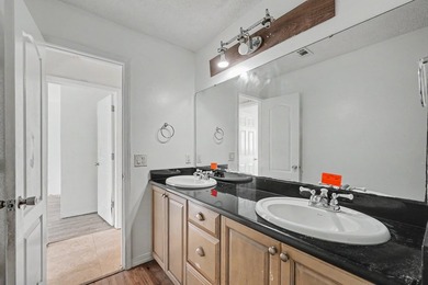 REO. Spacious 4-bedroom, 2-bath home with a screened inground - photo 47