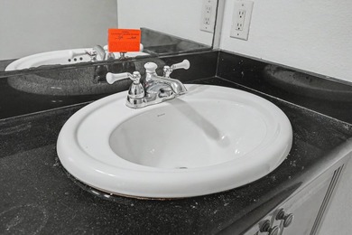 REO. Spacious 4-bedroom, 2-bath home with a screened inground - photo 48