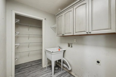 REO. Spacious 4-bedroom, 2-bath home with a screened inground - photo 50