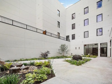 Oversized south-facing 2BR loft with 11' ceilings + private - photo 11