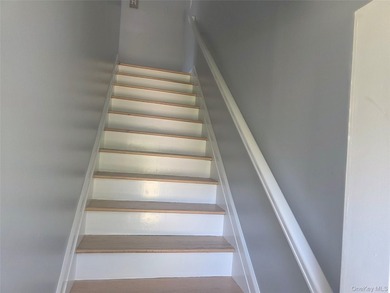 Beautifully updated Studio Co-op in West Babylon. Move right - photo 5