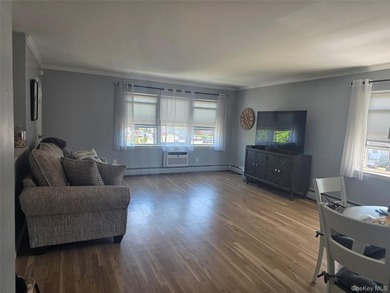 Beautifully updated Studio Co-op in West Babylon. Move right - photo 7