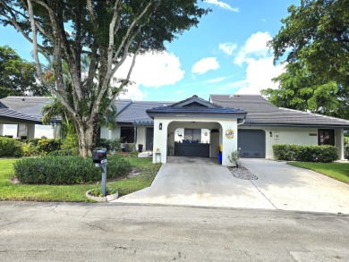 Lake Home For Sale in Boynton Beach, Florida