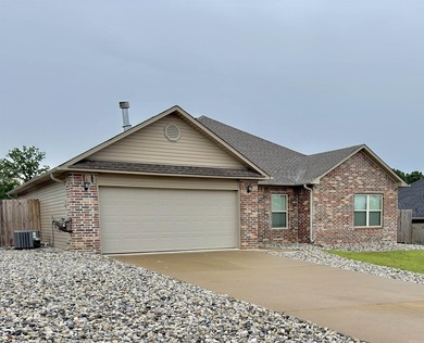 Discover this inviting, low-maintenance brick home in Hamilton - photo 3