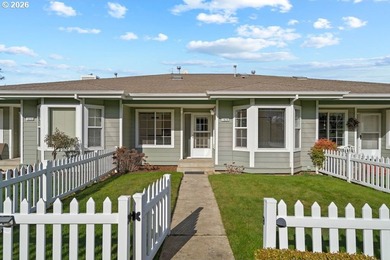 Columbia River - Hood County Townhome/Townhouse For Sale in Hoodriver Oregon