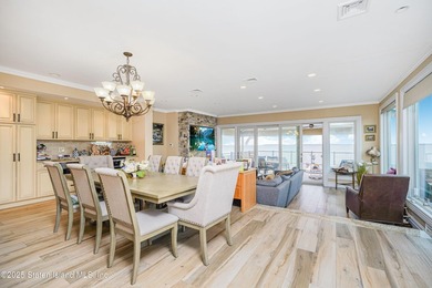 Custom wood frame stucco finish house. Home on the beach - photo 11