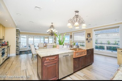 Custom wood frame stucco finish house. Home on the beach - photo 12