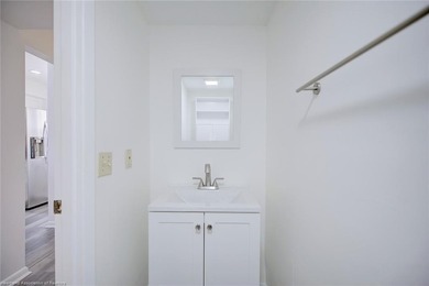 Beautiful, spacious, and cozy fully remodeled townhouse in a - photo 13
